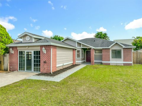 Photo of 13131 Los Angeles Woods Ln, Orlando, FL 32824 (MLS # O6354610)