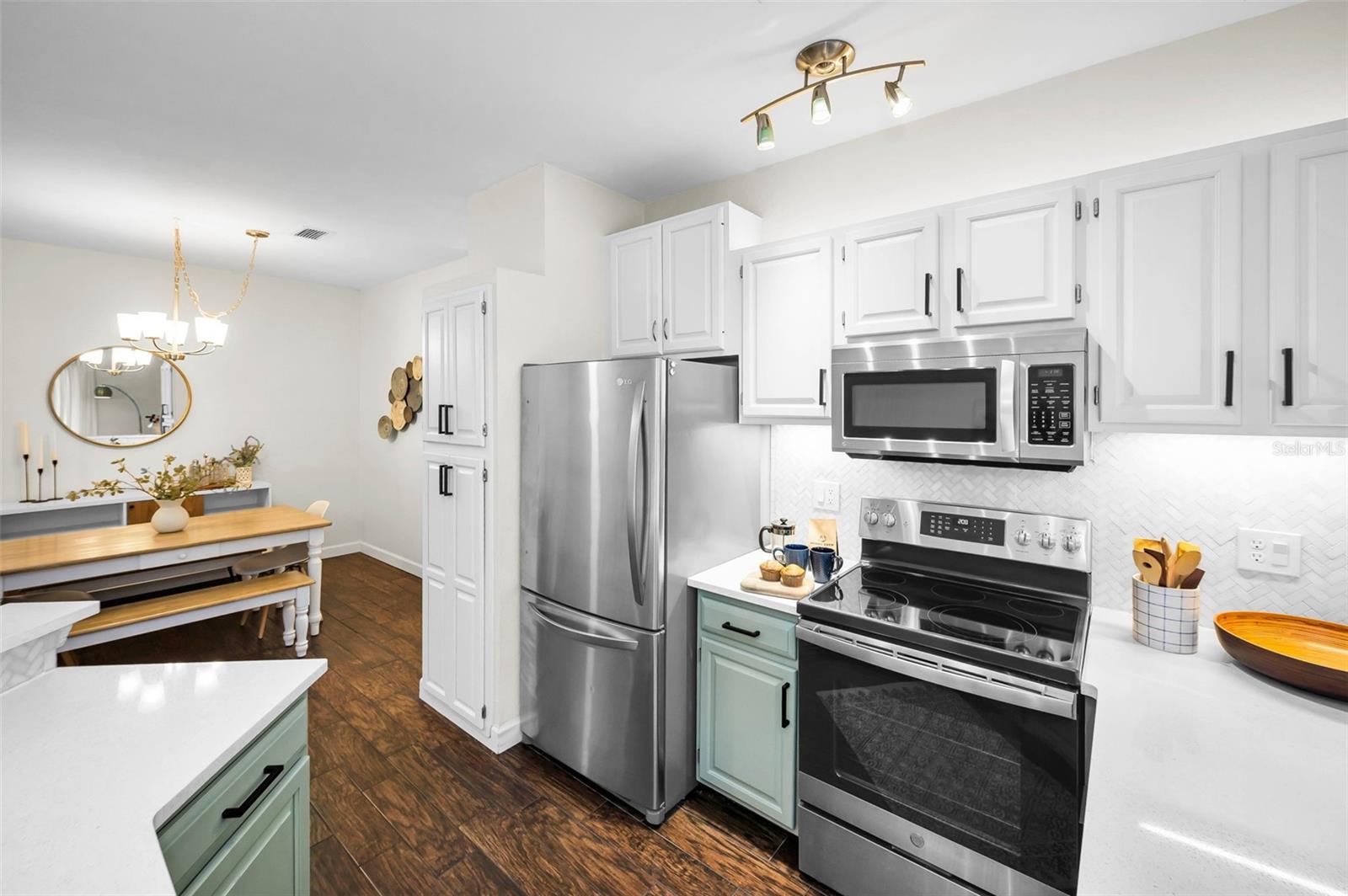 ISLAND WALK A CONDO - Residential