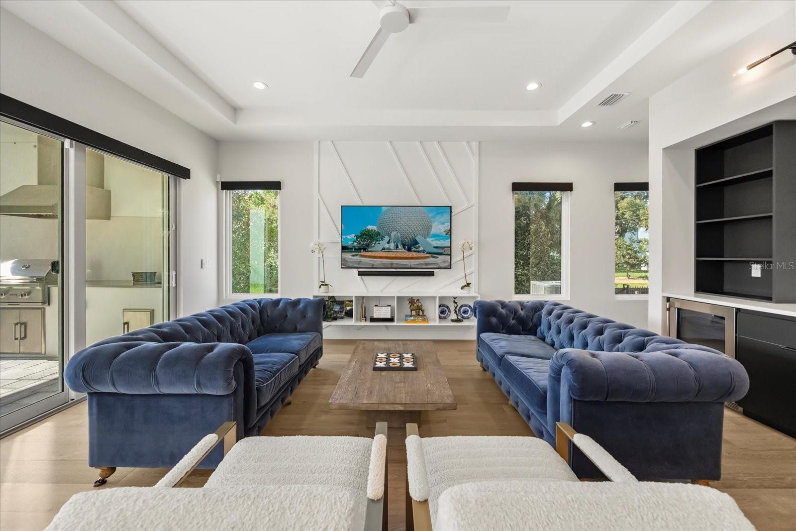 1929 S LAKEMONT AVENUE