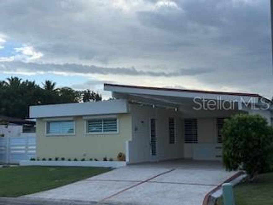 SINGLE FAMILY RESIDENCE FULLY REMODELED OF 4 BEDS, 2 BATHS, NEW KITCHEN, LIVING, FAMILY AND DINING. DOUBLE CAR GARAGE. GENERATOR INCLUDED.