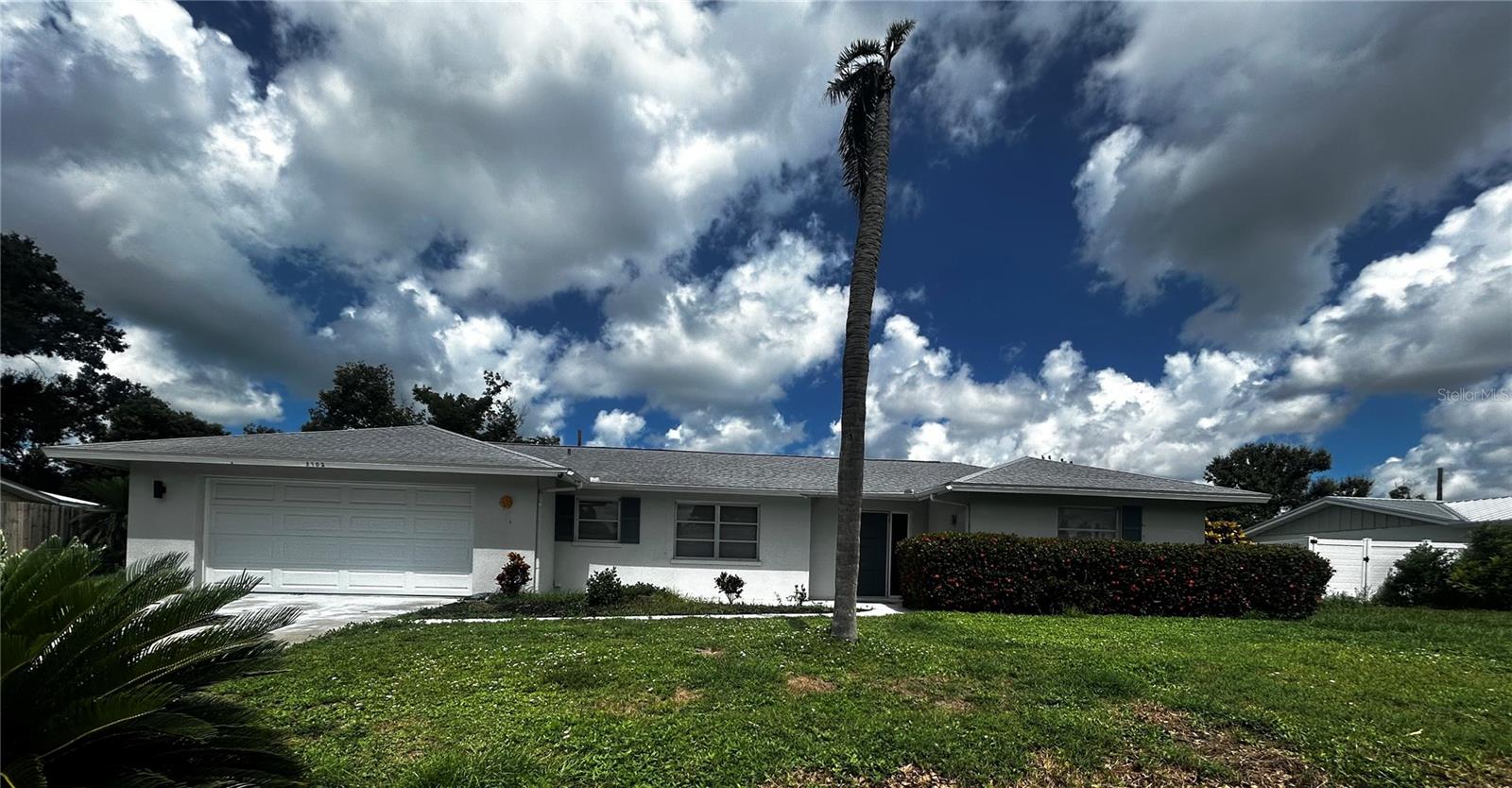 SARASOTA/SOUTHGATE/FURNISHED OR UNFURNISHED...Spacious 2/2 + a den Single Family home in a great neighborhood. The property offers a large fenced backyard with a screened in back patio. Close to Siesta Key Beach(7 miles), Shopping and Restaurants. Call today and make this your new home.