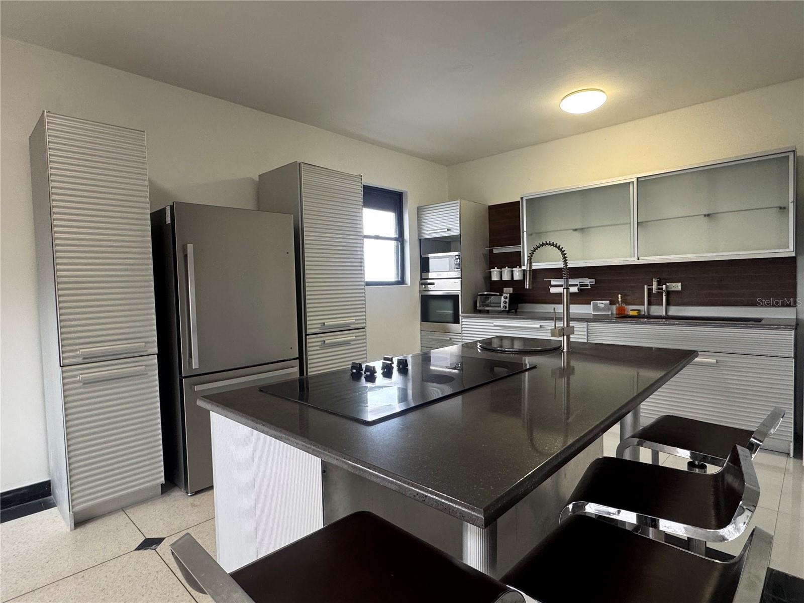 OCEAN TOWER 5757 - Residential