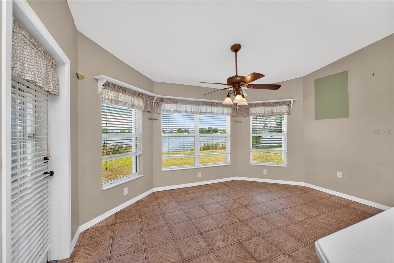 CASA DE MEADOWS - Residential