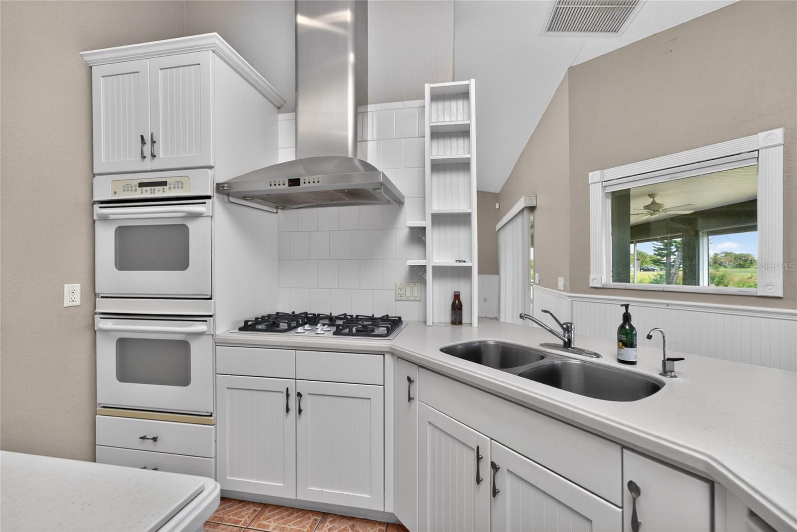 CASA DE MEADOWS - Residential