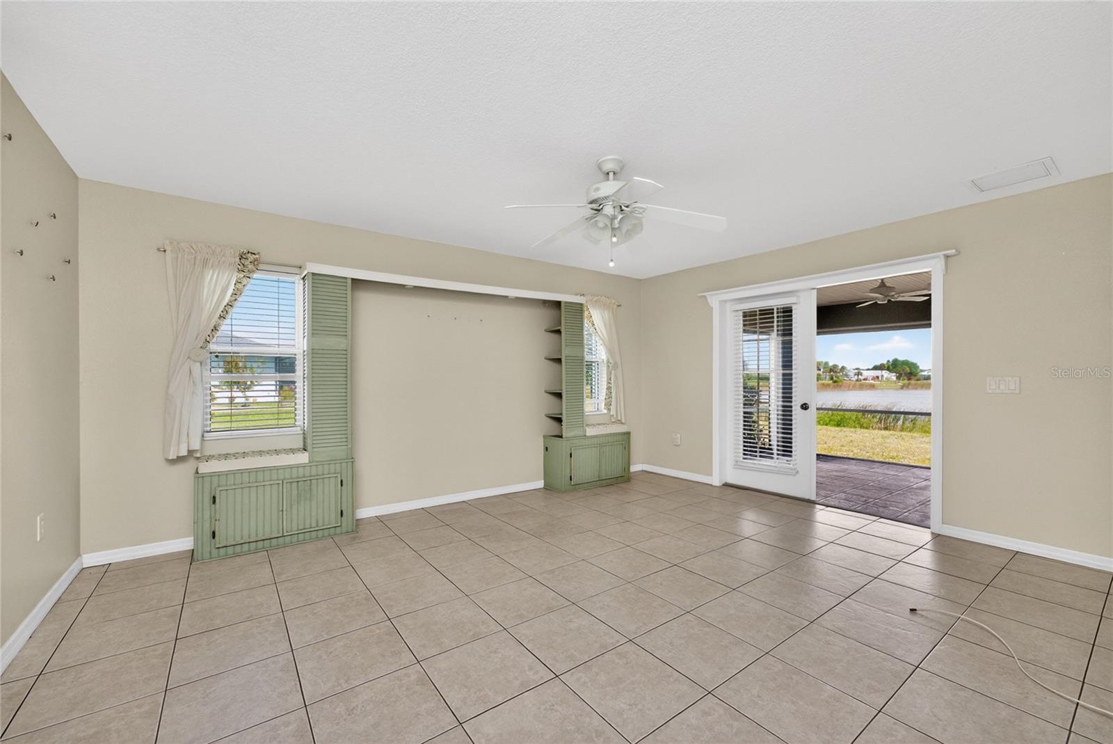 CASA DE MEADOWS - Residential