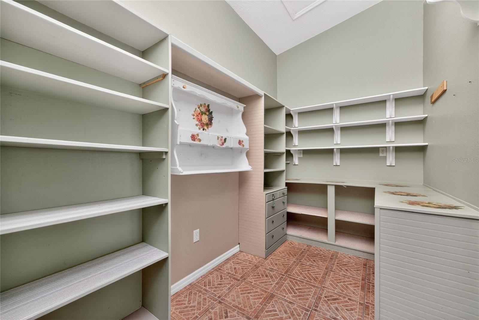 CASA DE MEADOWS - Residential