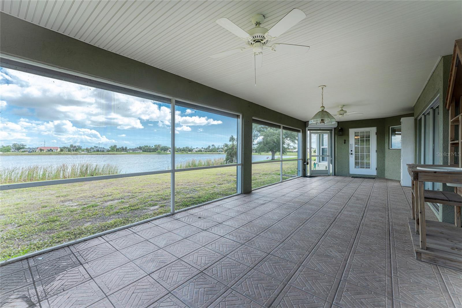 CASA DE MEADOWS - Residential