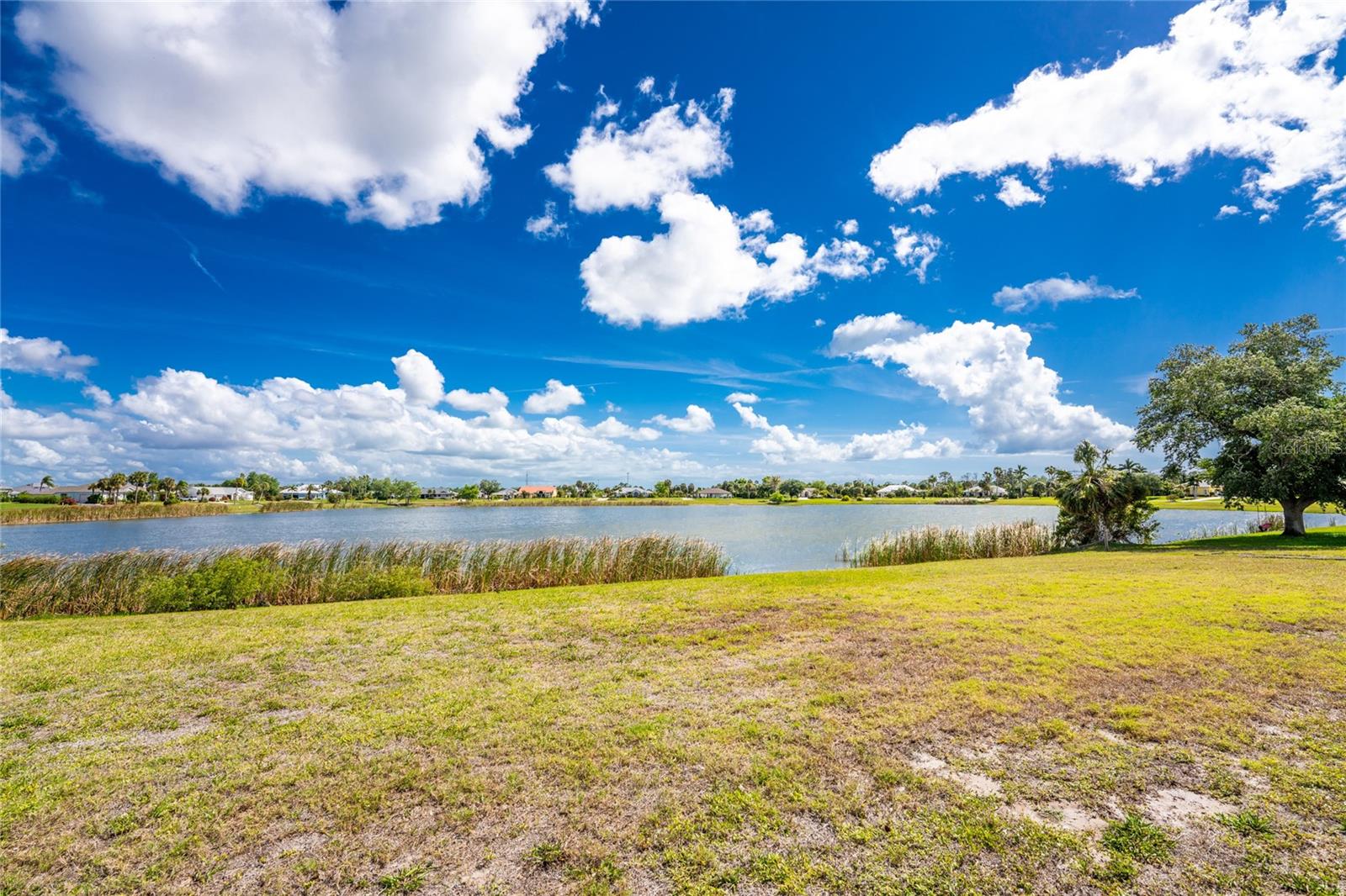 CASA DE MEADOWS - Residential