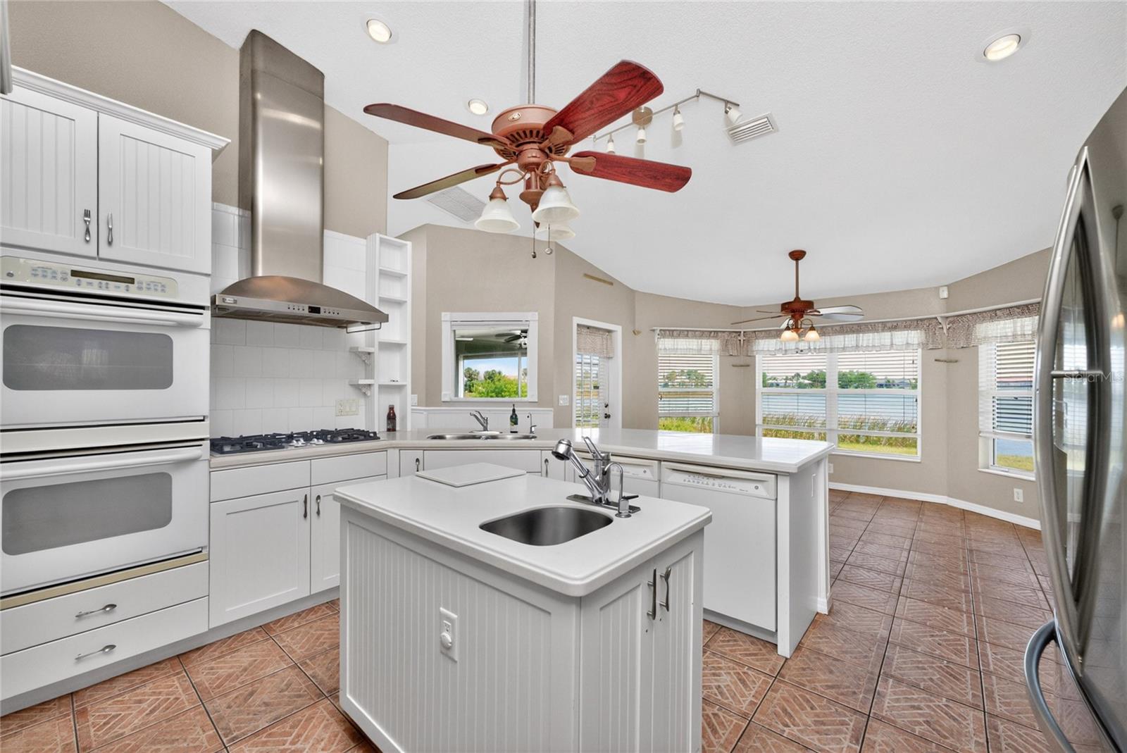 CASA DE MEADOWS - Residential