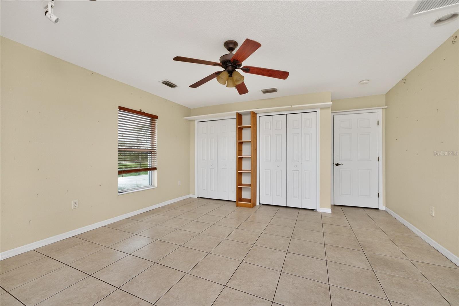 CASA DE MEADOWS - Residential