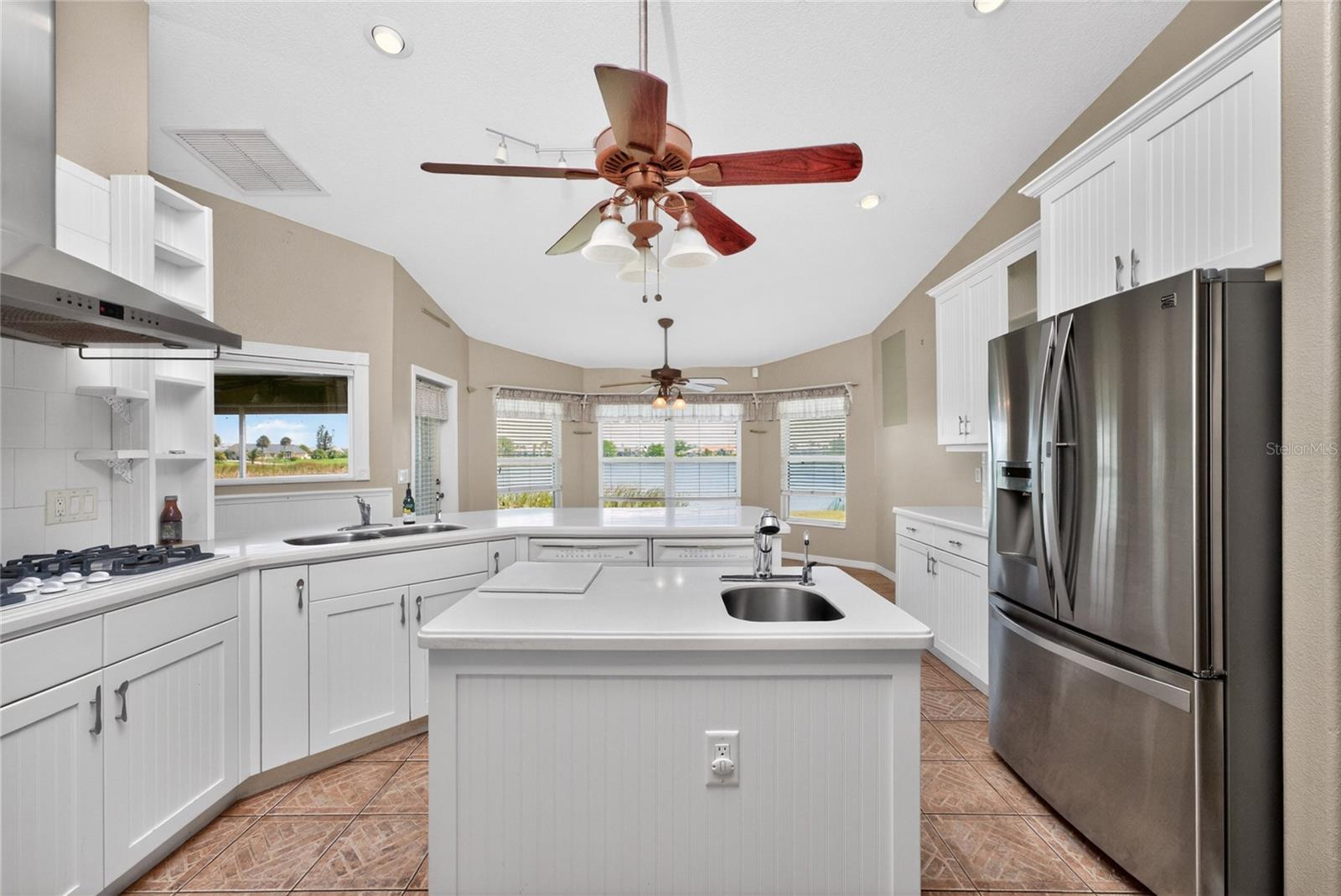 CASA DE MEADOWS - Residential