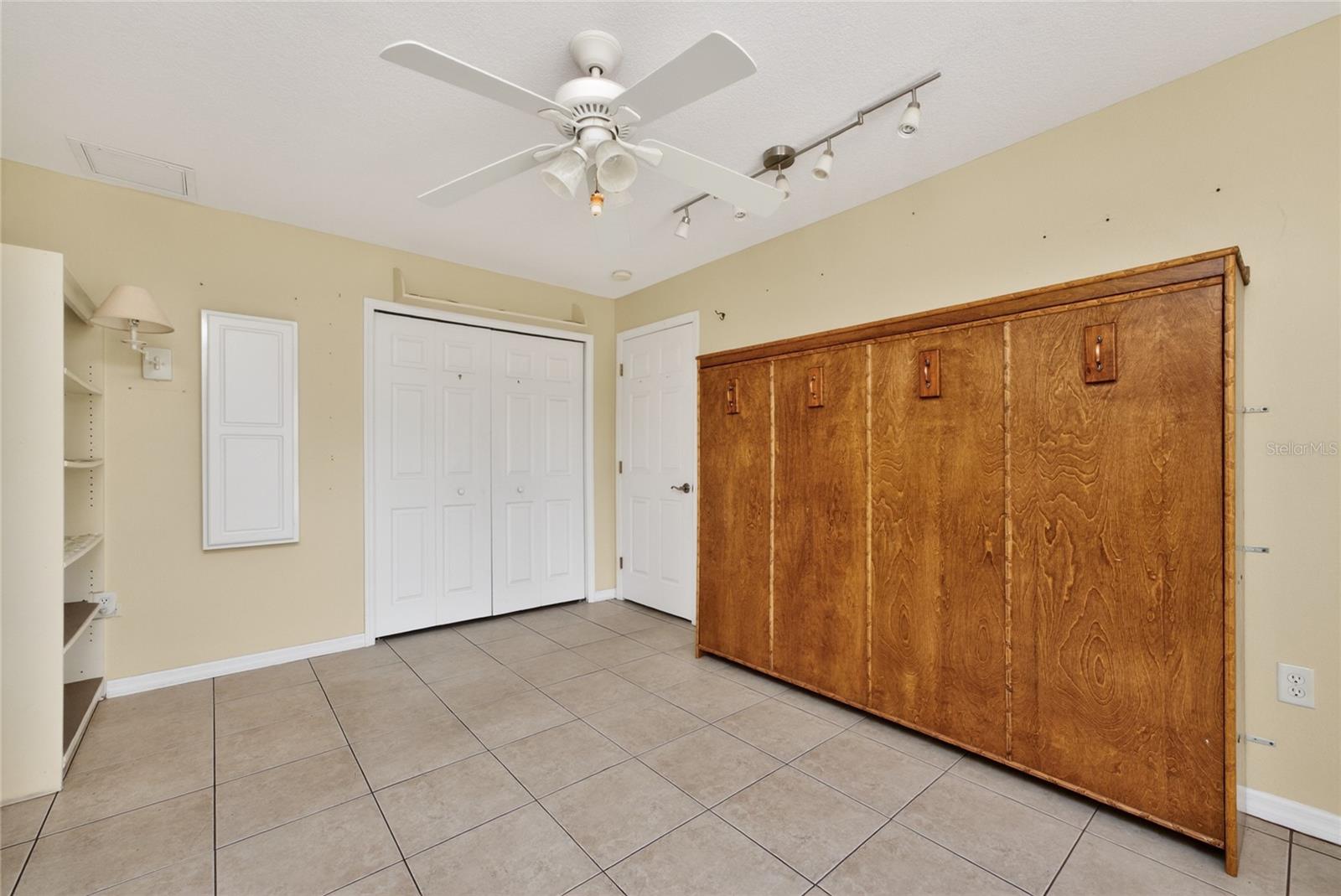 CASA DE MEADOWS - Residential