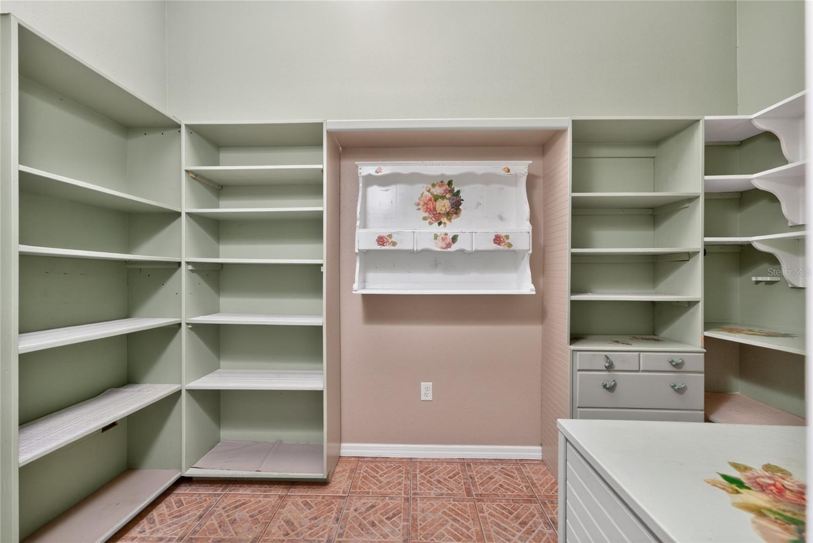 CASA DE MEADOWS - Residential