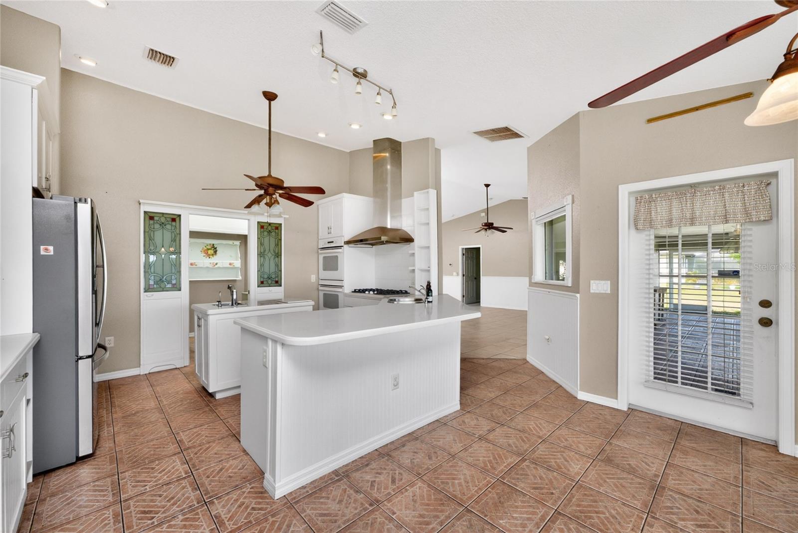 CASA DE MEADOWS - Residential