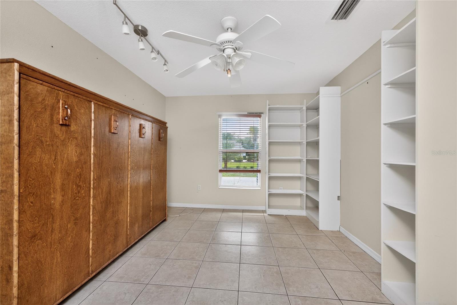 CASA DE MEADOWS - Residential