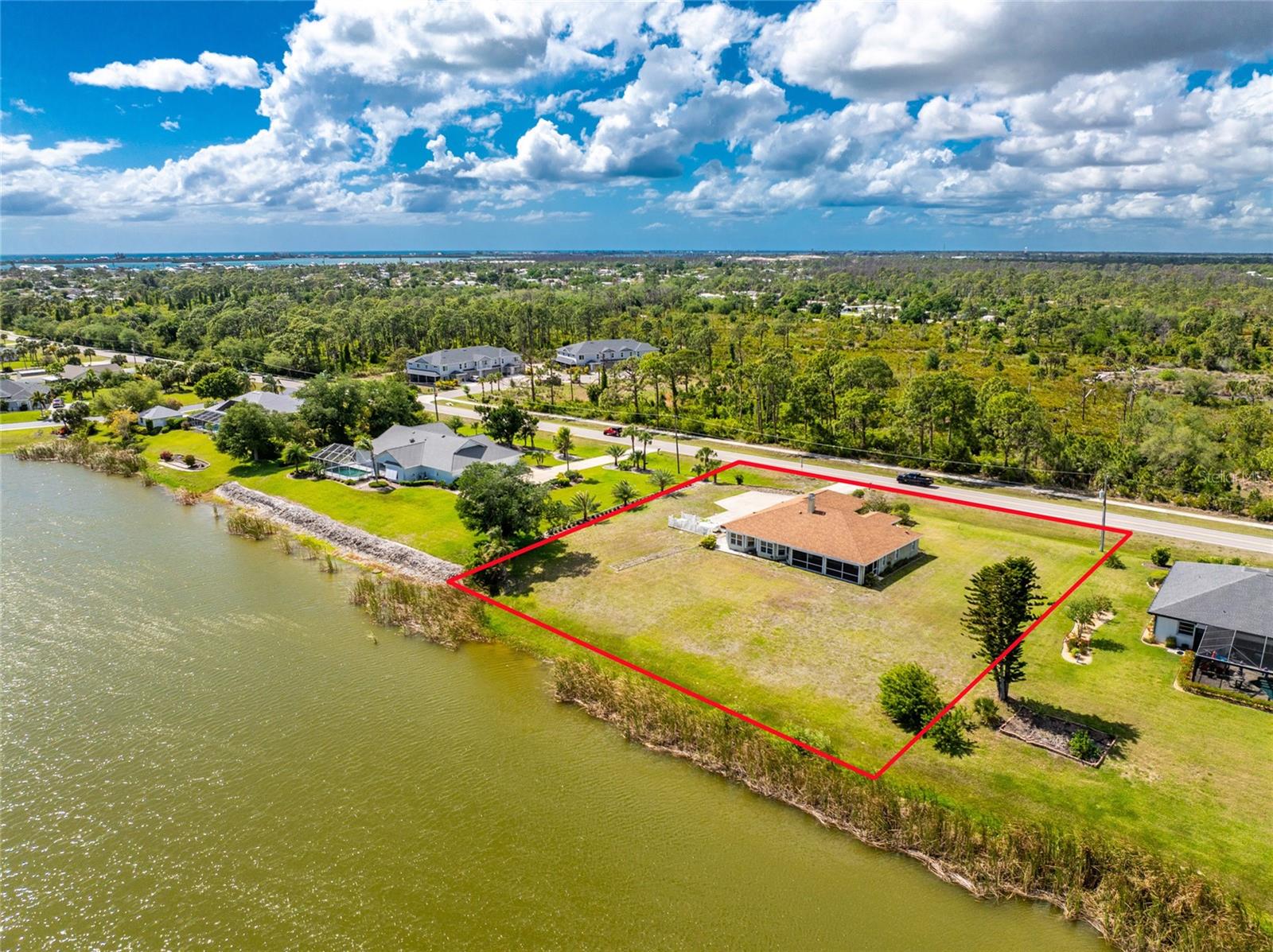 CASA DE MEADOWS - Residential