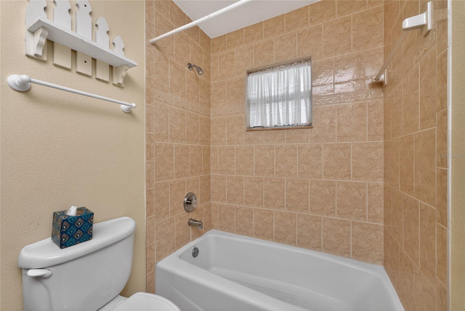 CASA DE MEADOWS - Residential