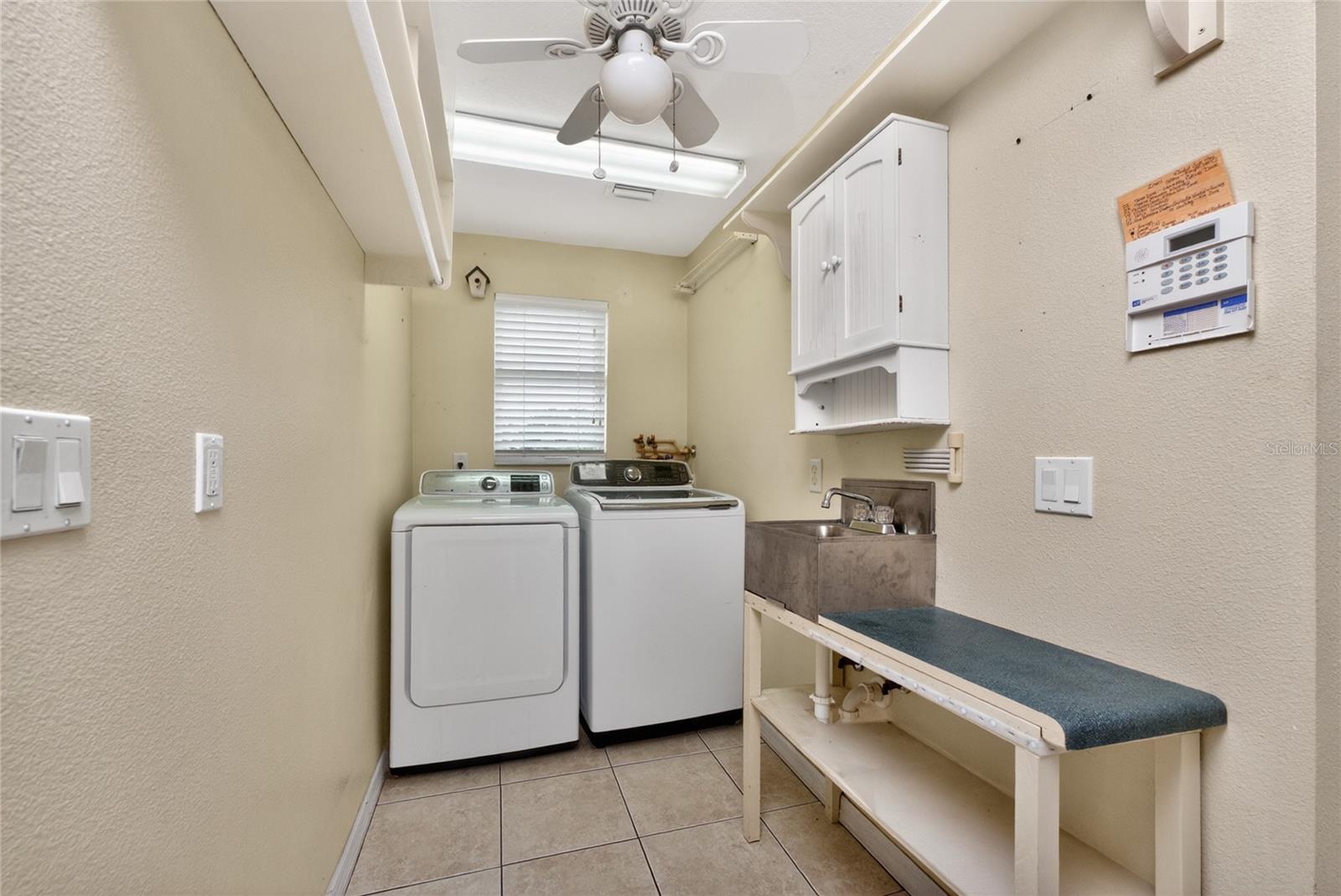 CASA DE MEADOWS - Residential