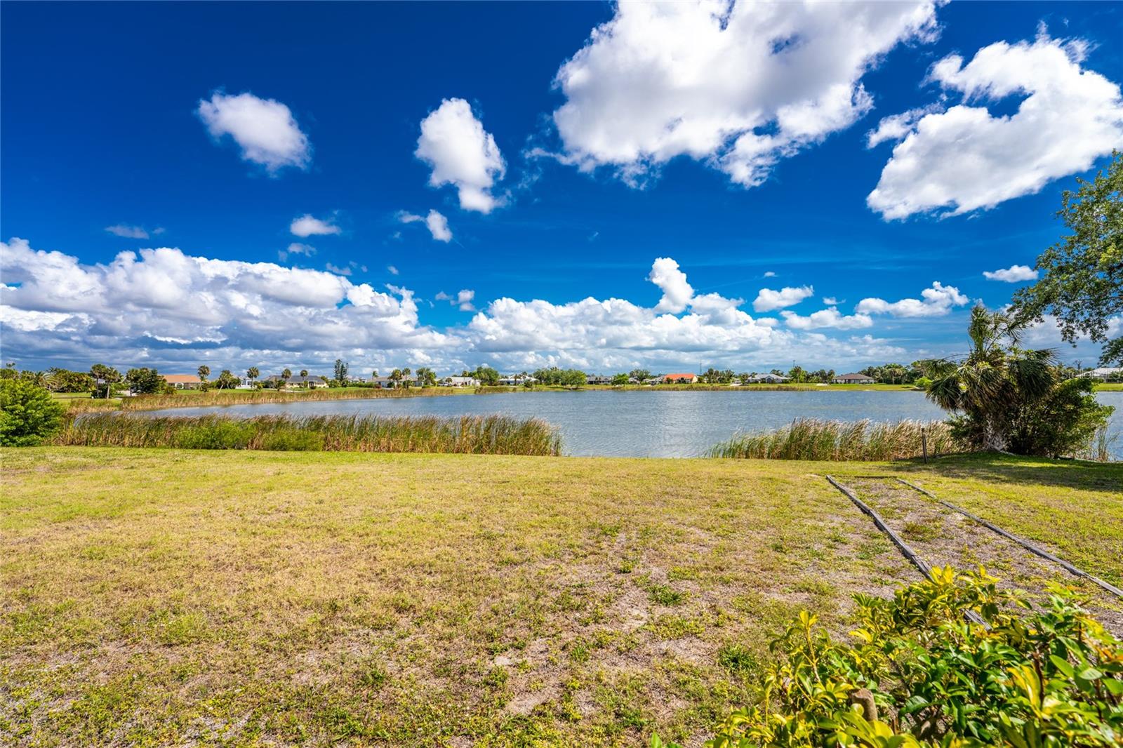 CASA DE MEADOWS - Residential