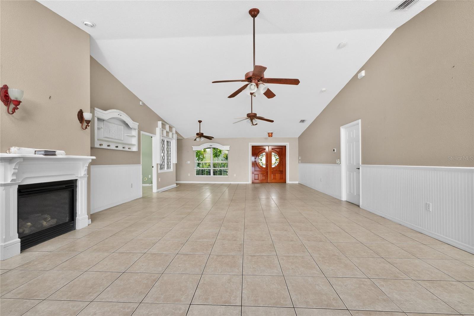 CASA DE MEADOWS - Residential