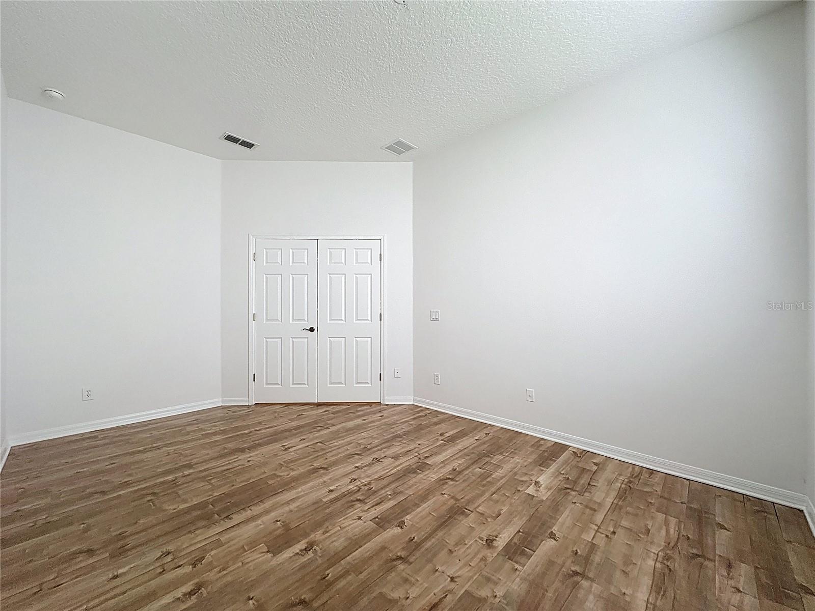 CASCADES OF GROVELAND (TRILOGY) - Residential