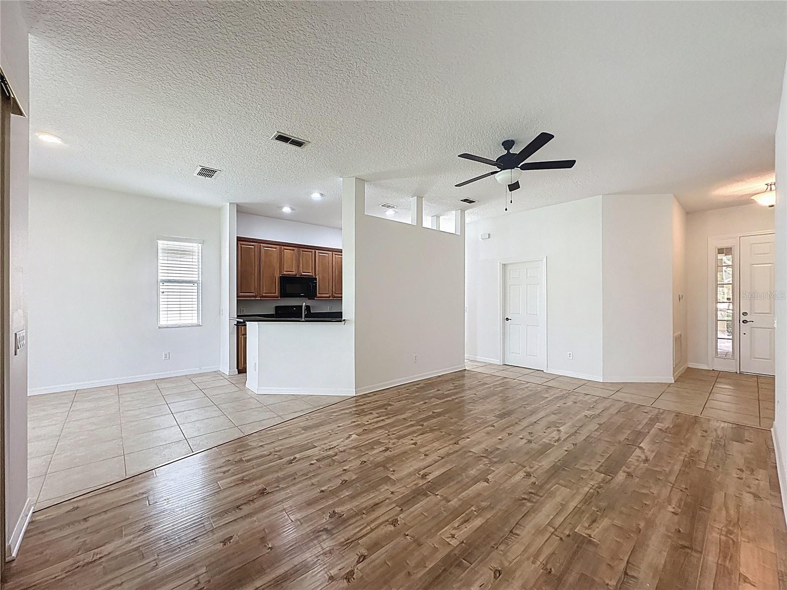 CASCADES OF GROVELAND (TRILOGY) - Residential