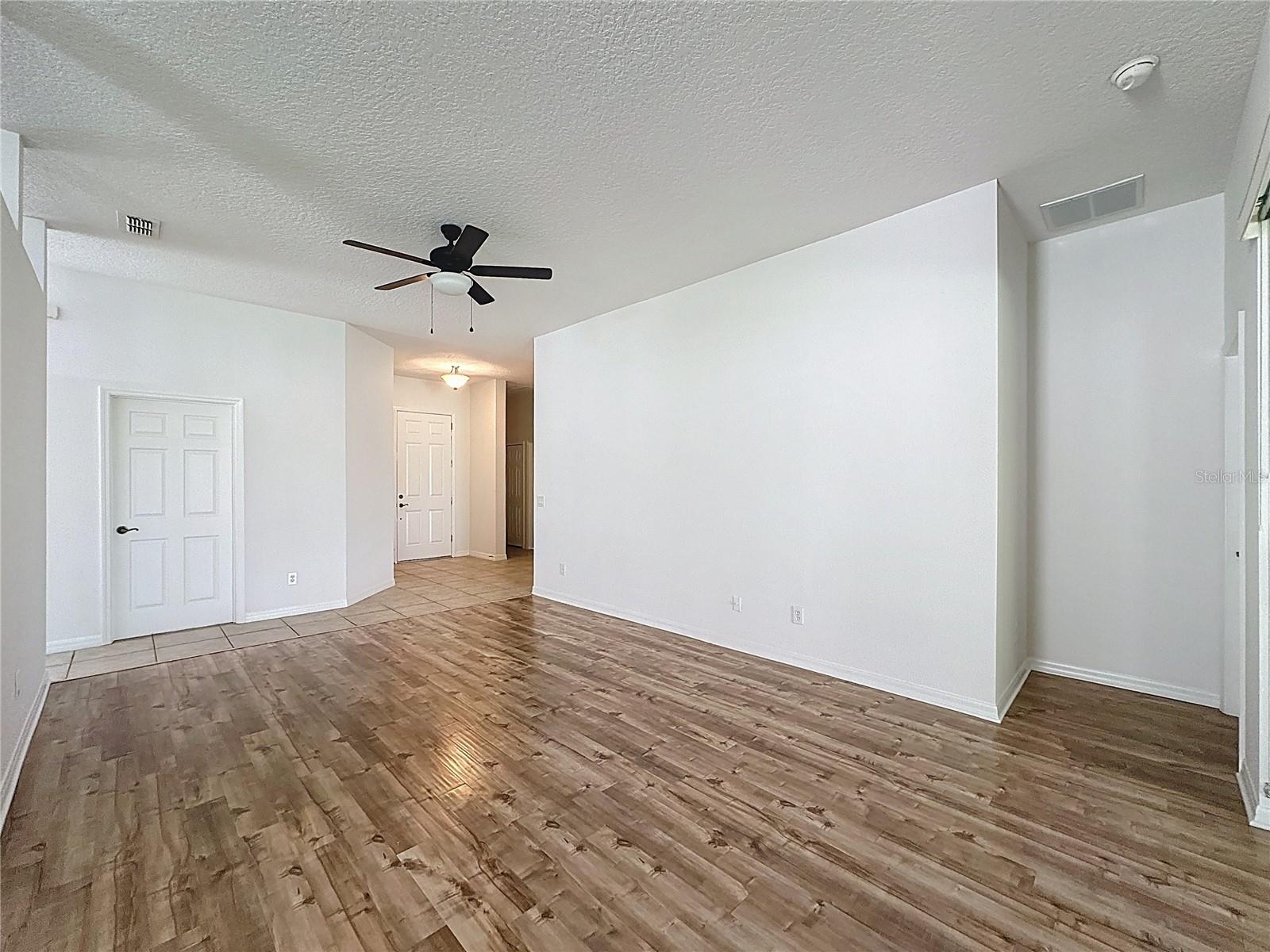 CASCADES OF GROVELAND (TRILOGY) - Residential