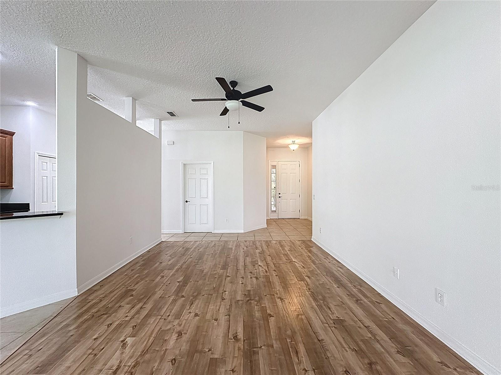 CASCADES OF GROVELAND (TRILOGY) - Residential