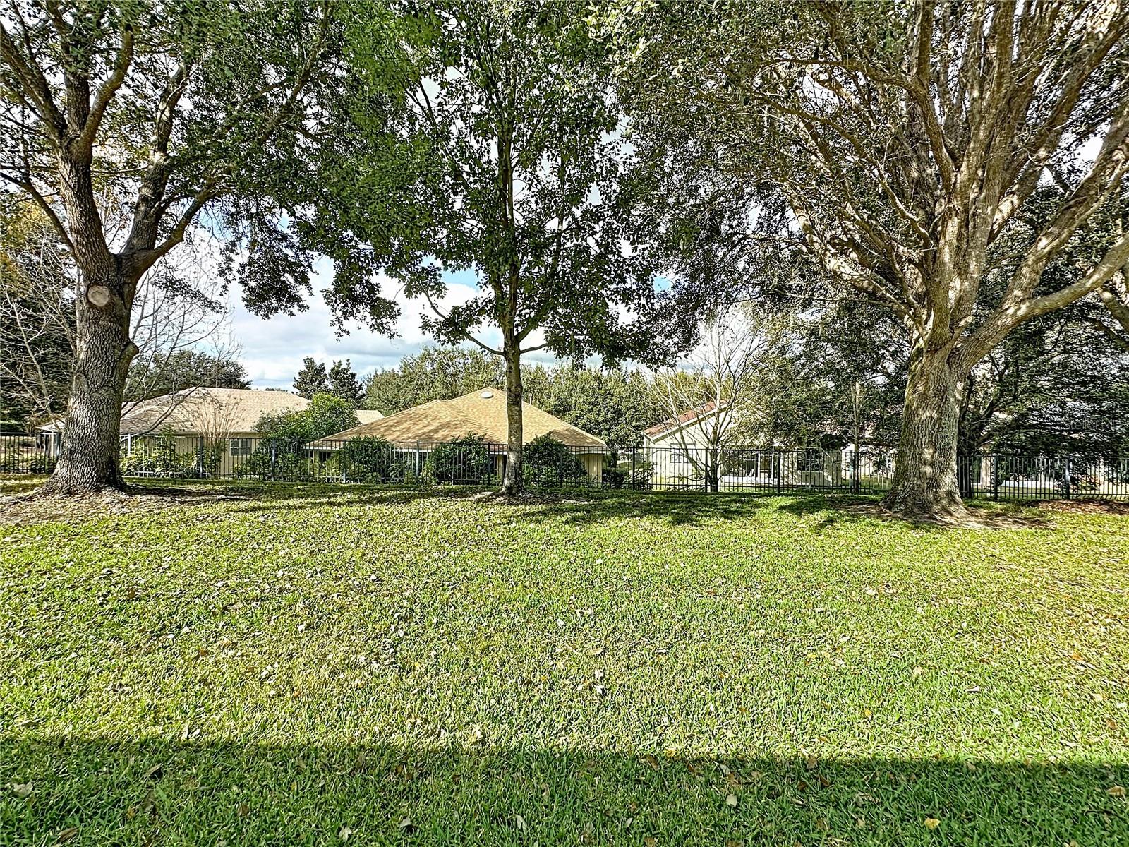 CASCADES OF GROVELAND (TRILOGY) - Residential