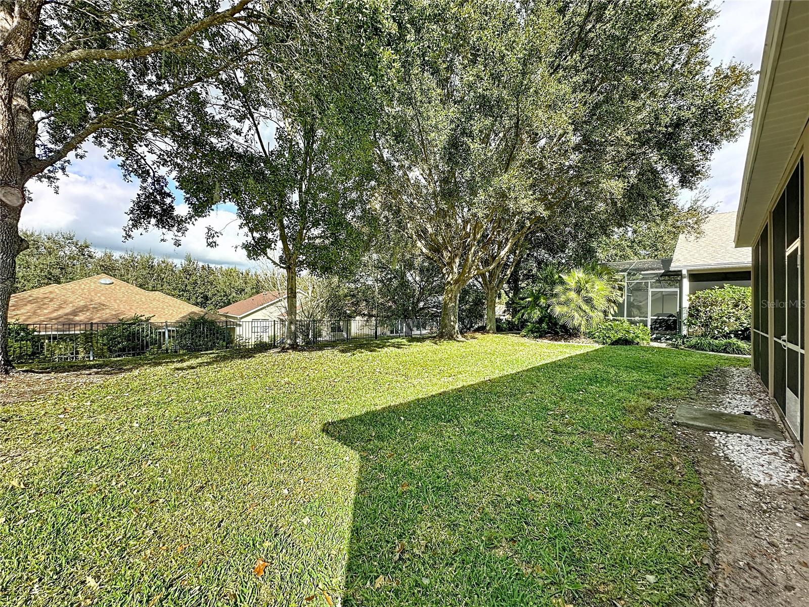 CASCADES OF GROVELAND (TRILOGY) - Residential