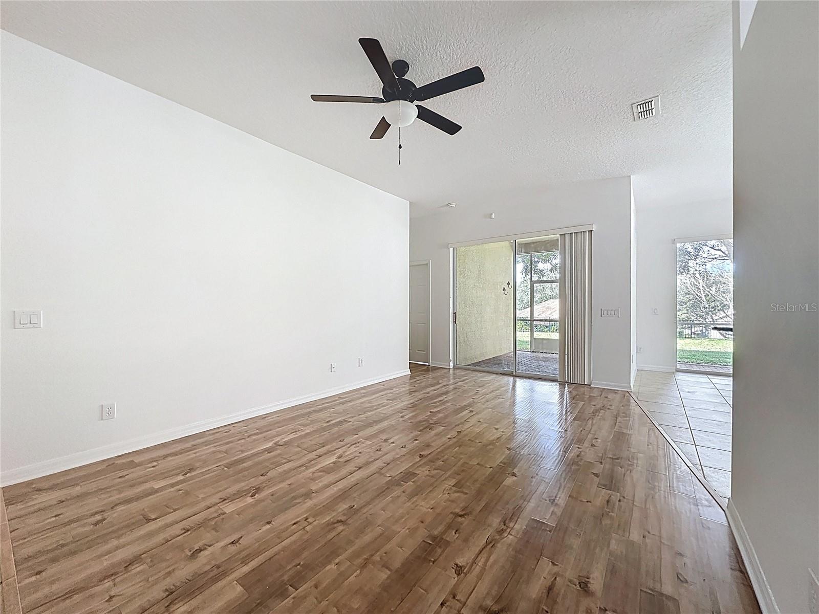 CASCADES OF GROVELAND (TRILOGY) - Residential