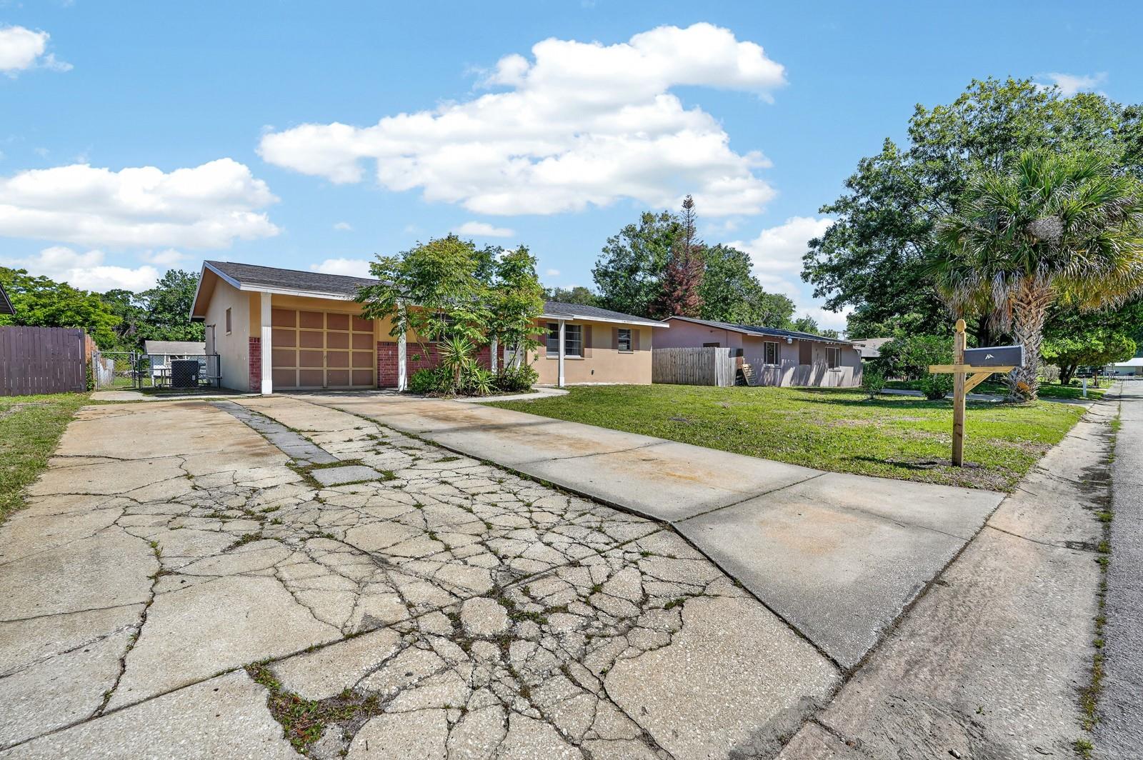 RIVIERA MANOR - Residential