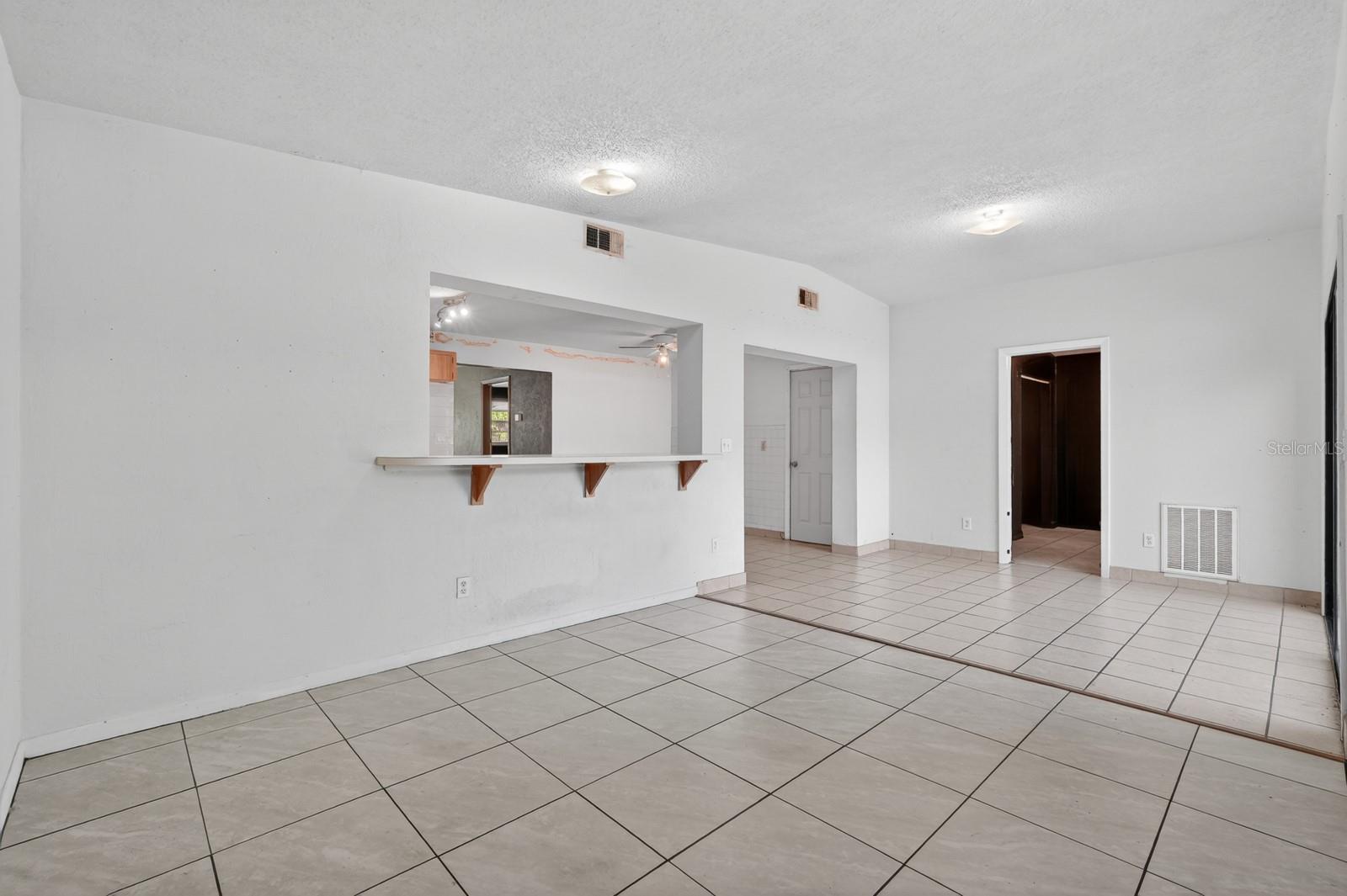 RIVIERA MANOR - Residential