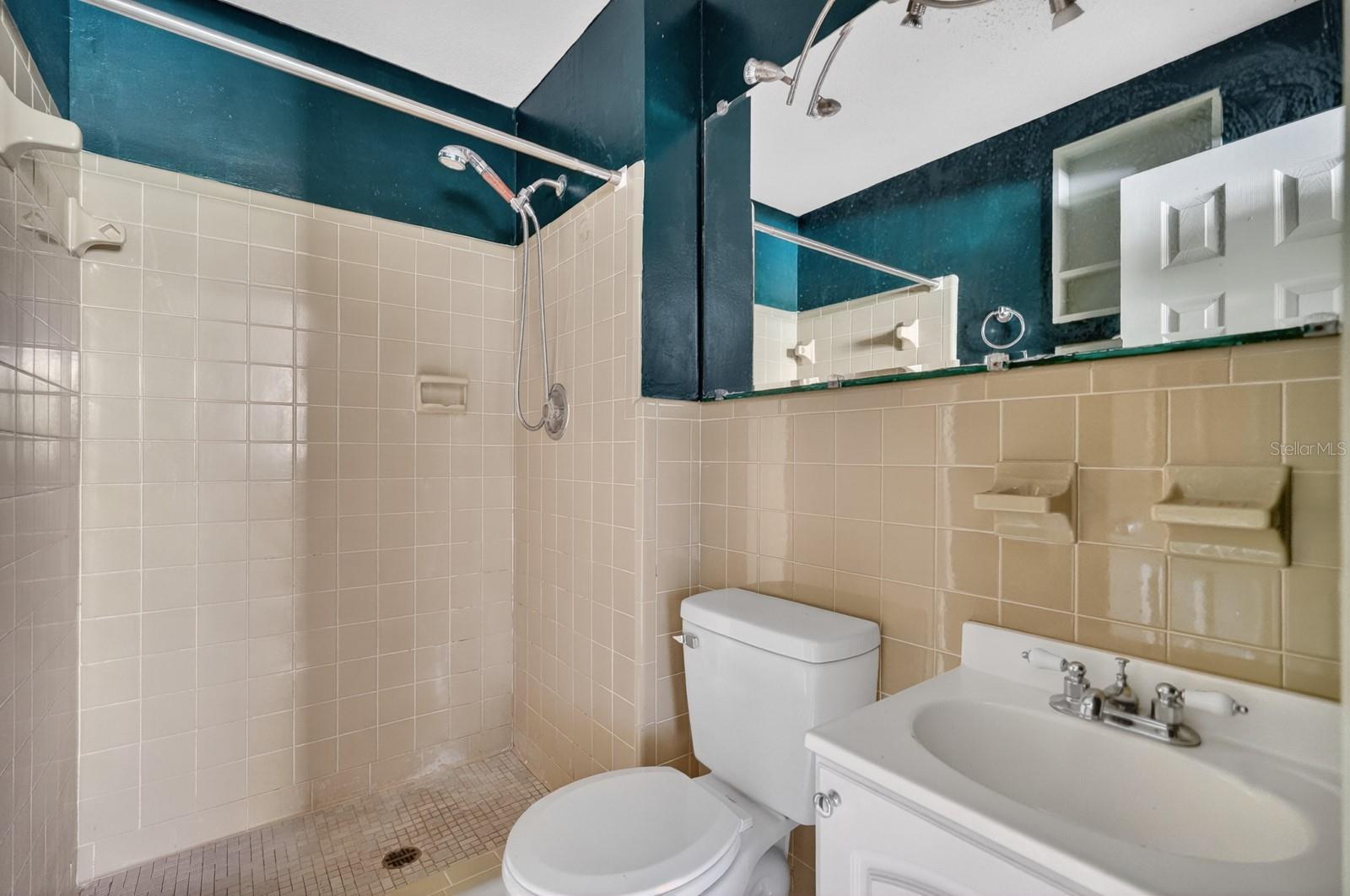 RIVIERA MANOR - Residential