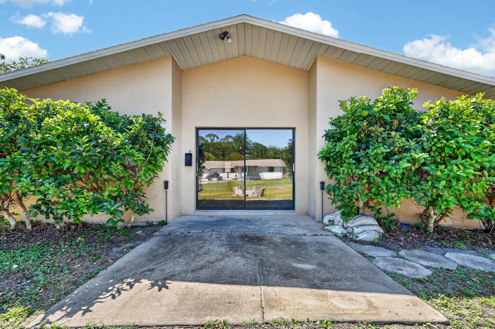 RIVIERA MANOR - Residential