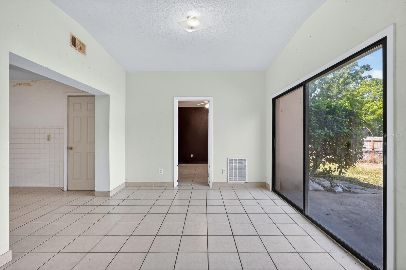 RIVIERA MANOR - Residential