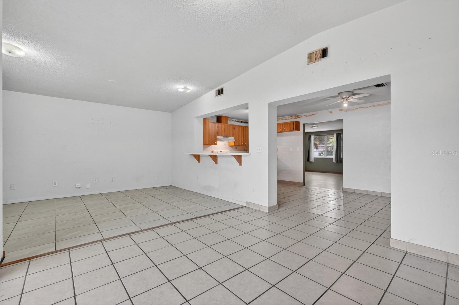 RIVIERA MANOR - Residential