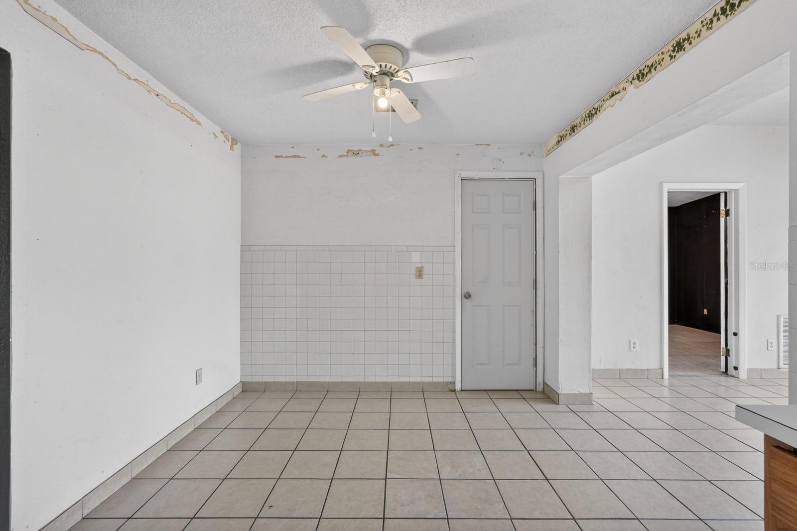 RIVIERA MANOR - Residential