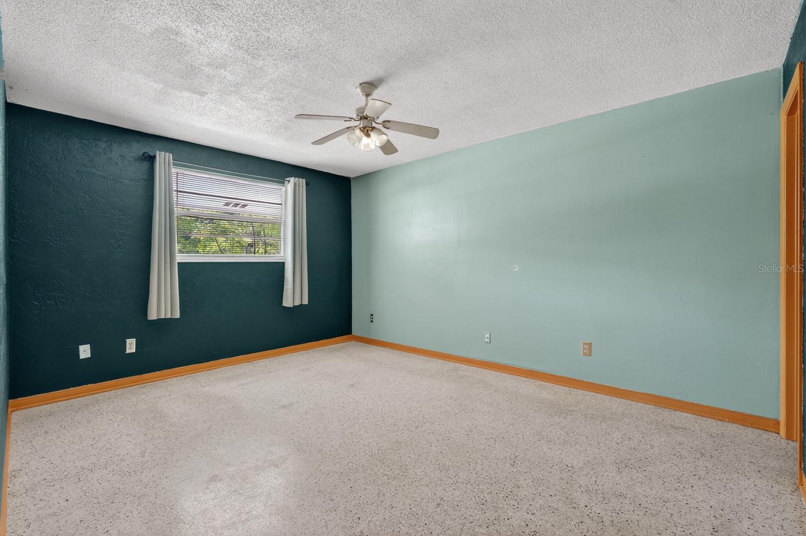 RIVIERA MANOR - Residential