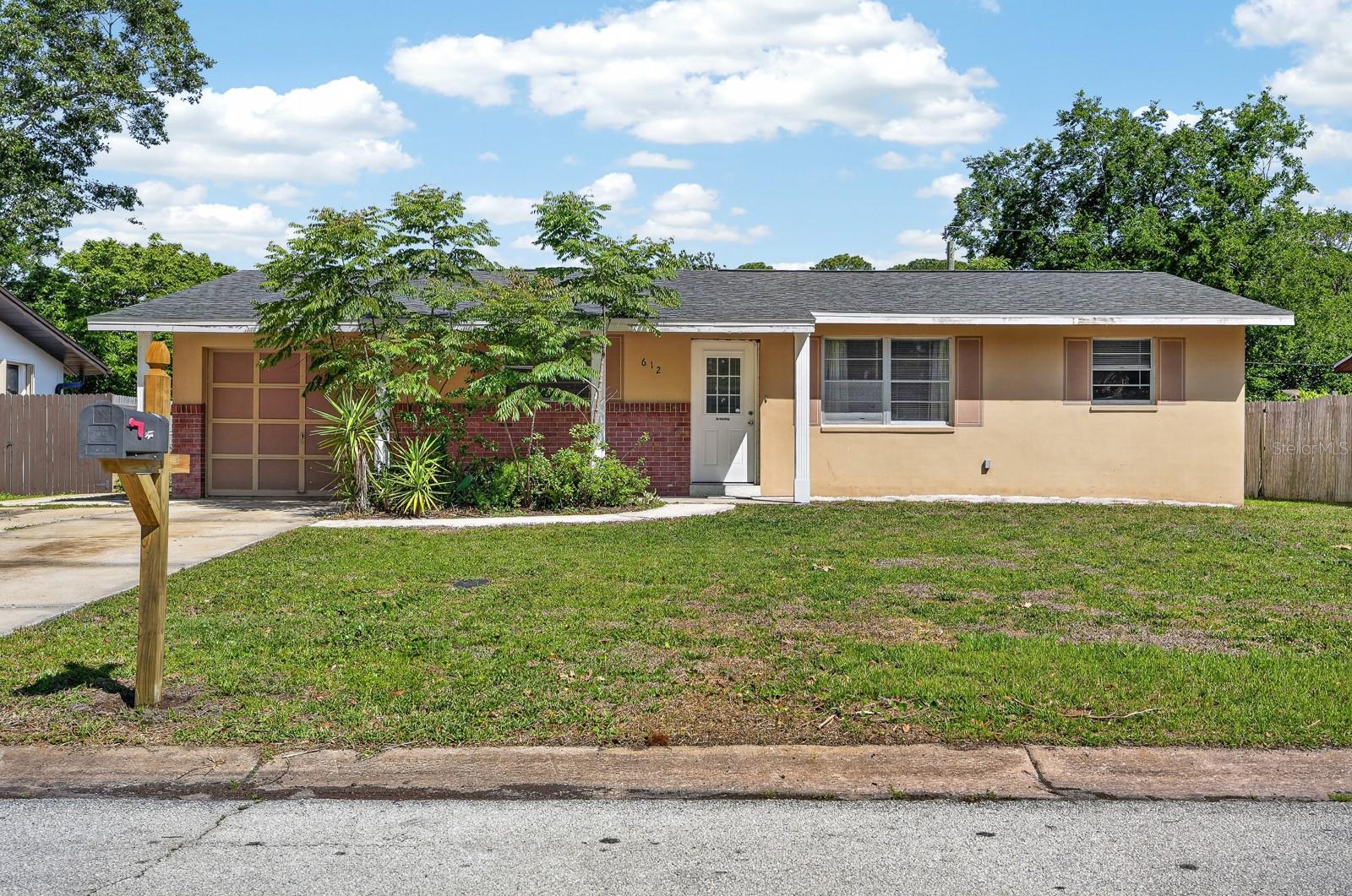 RIVIERA MANOR - Residential