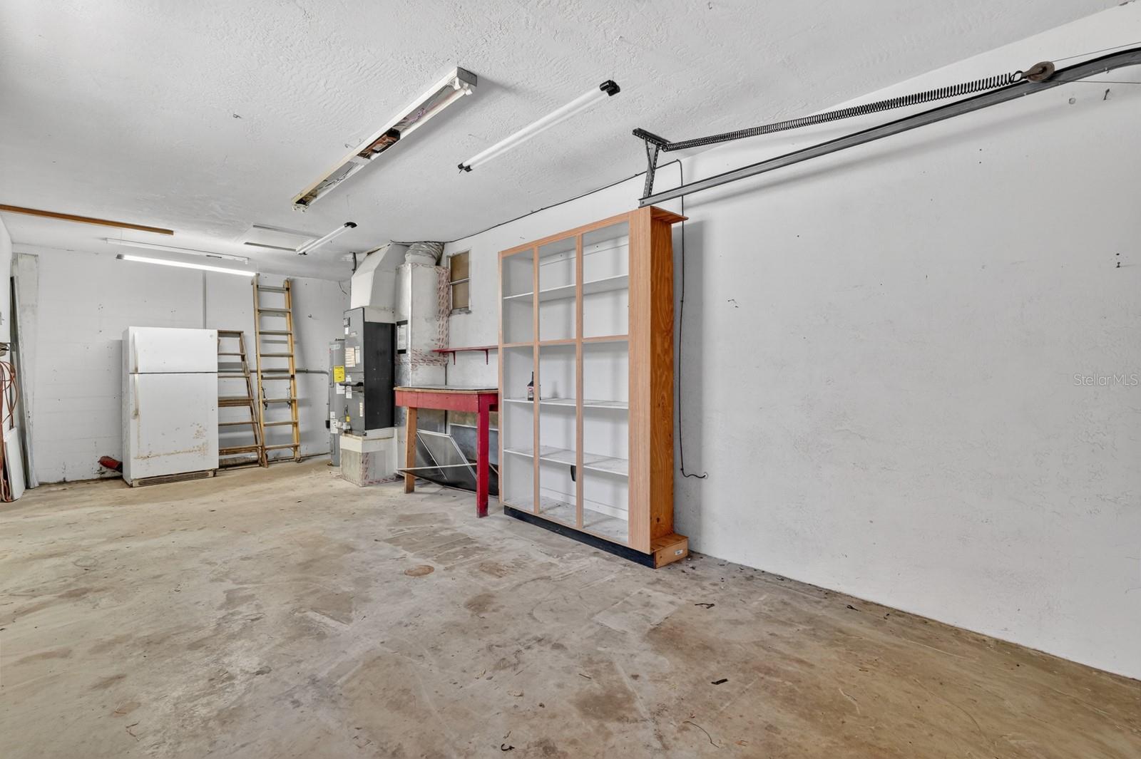 RIVIERA MANOR - Residential