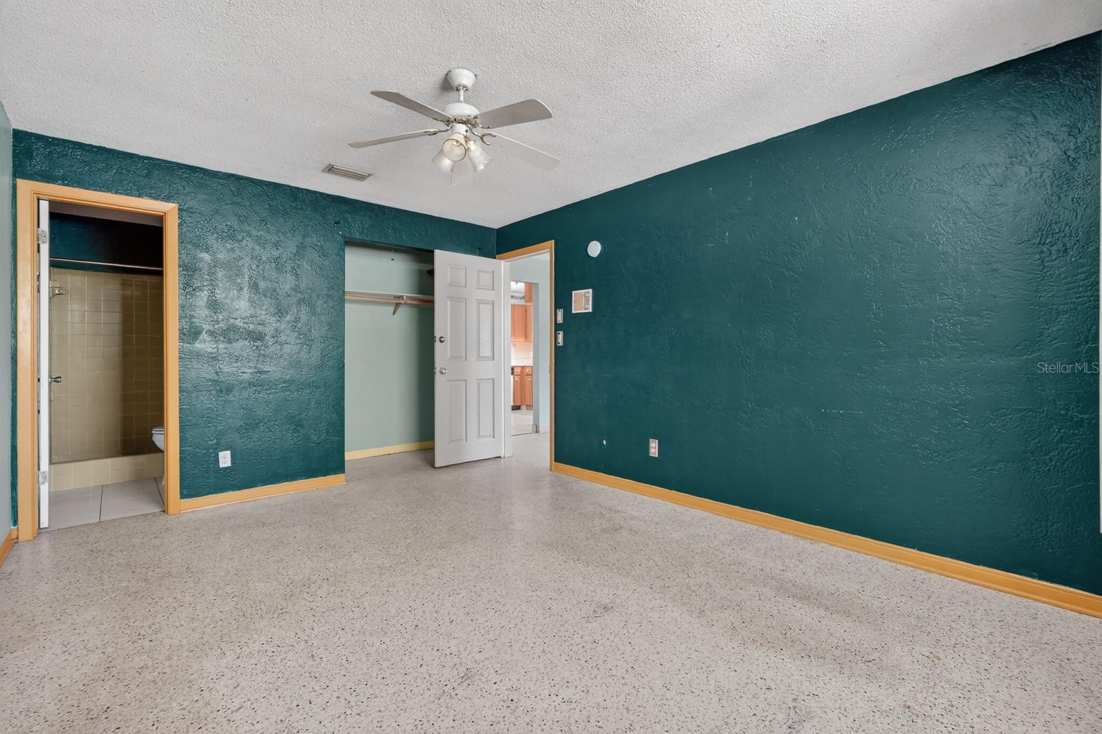 RIVIERA MANOR - Residential