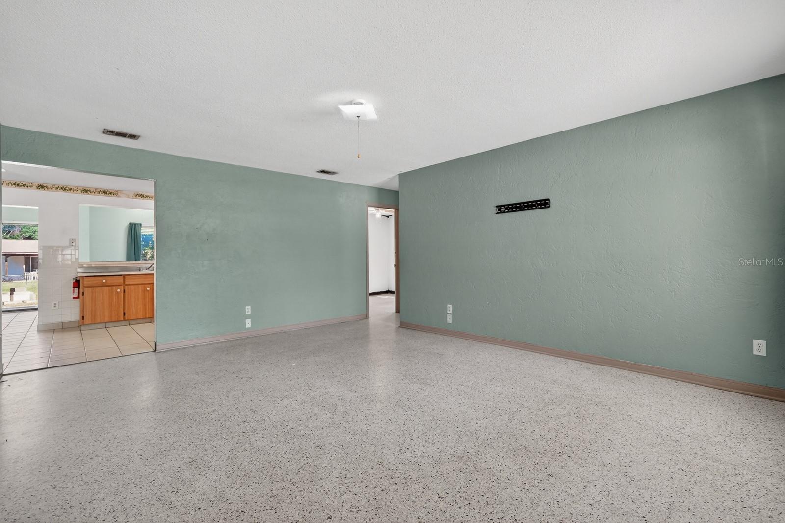 RIVIERA MANOR - Residential