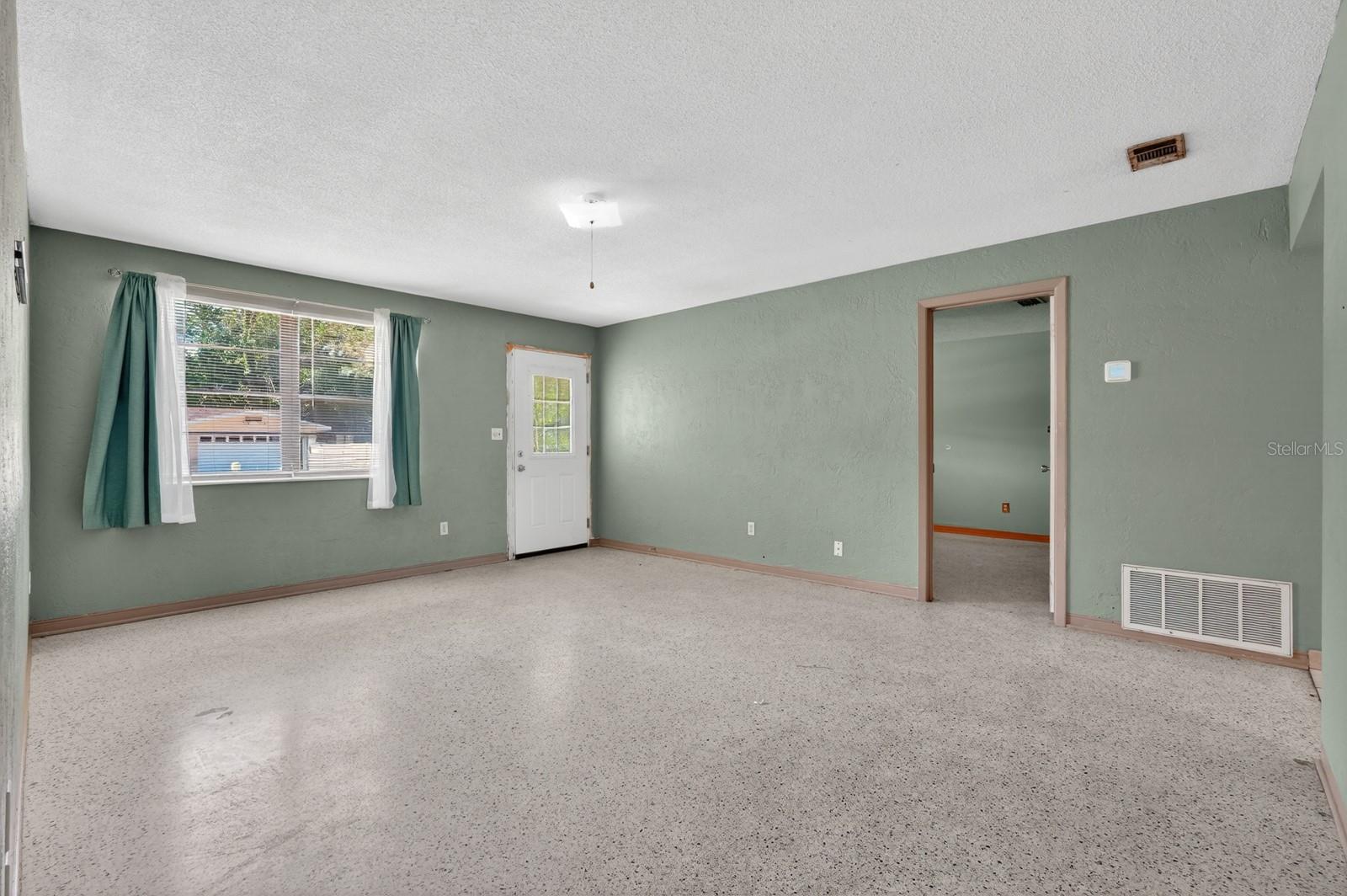 RIVIERA MANOR - Residential