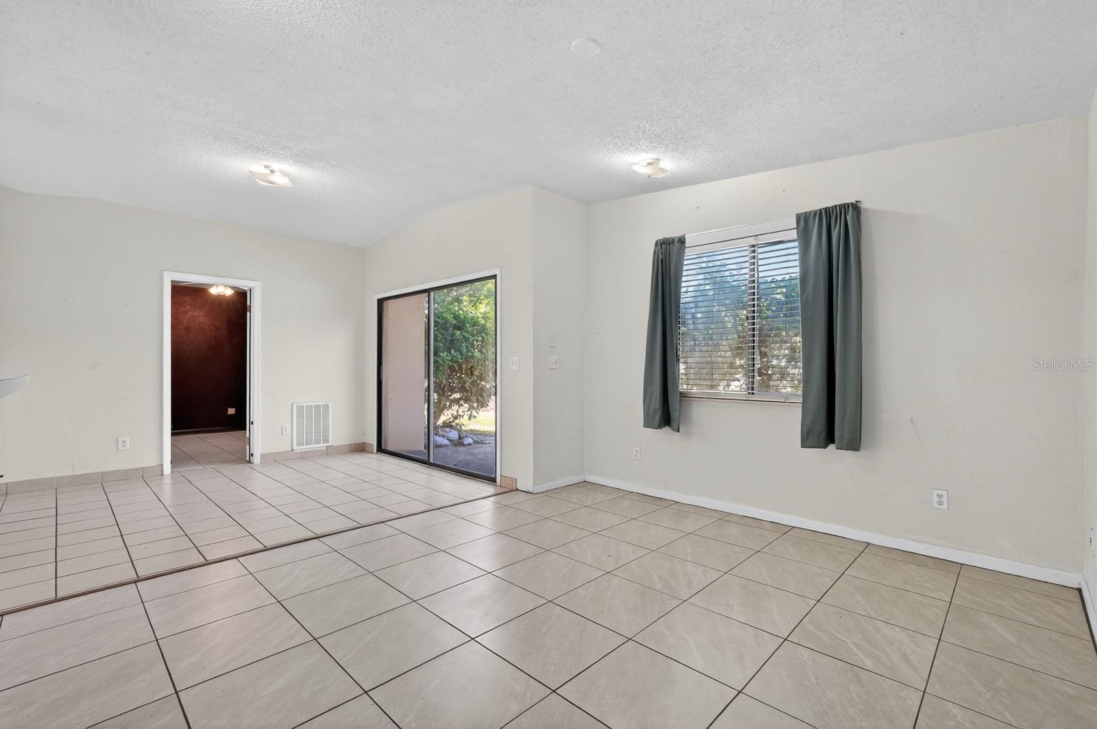 RIVIERA MANOR - Residential