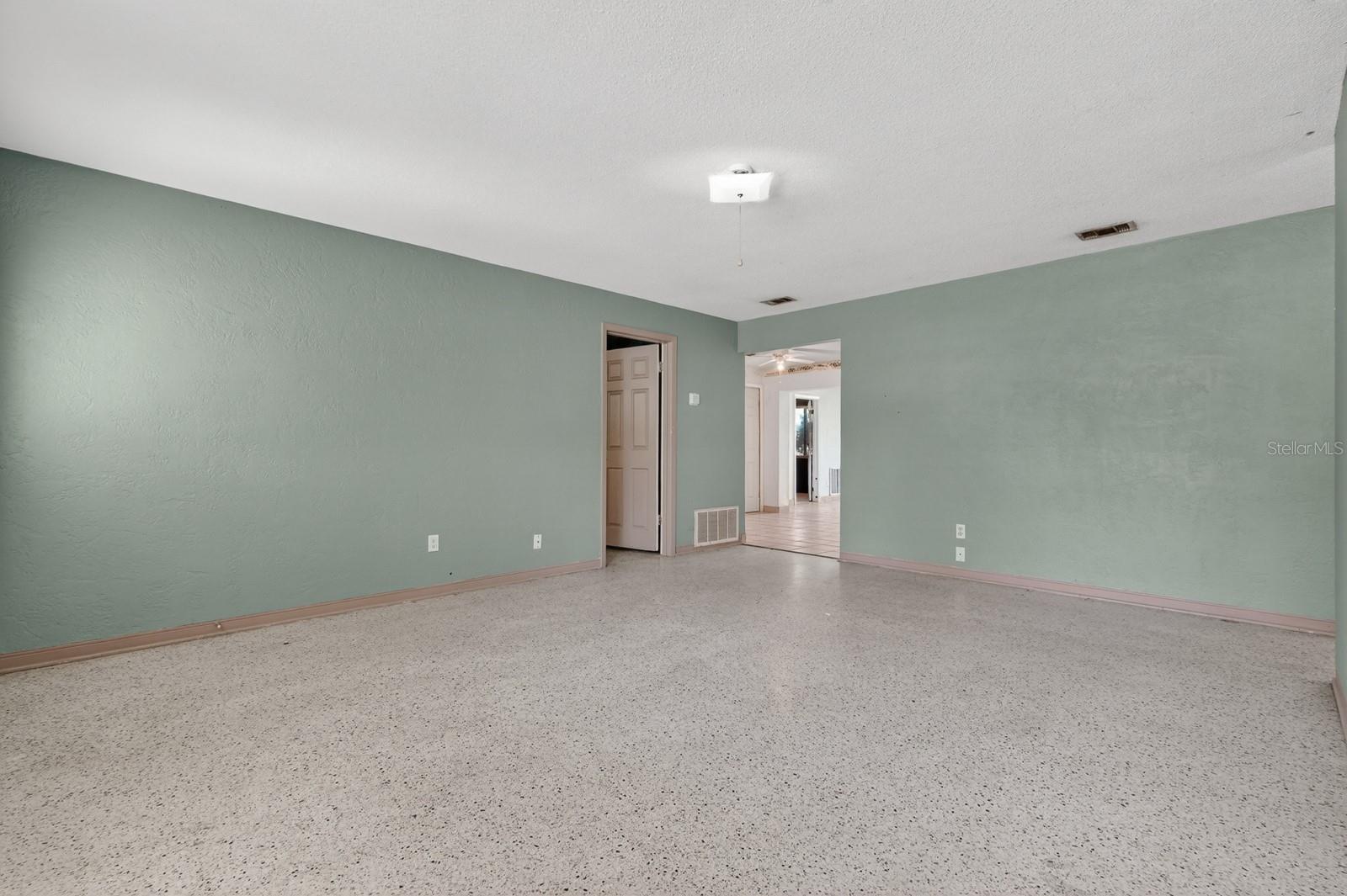 RIVIERA MANOR - Residential