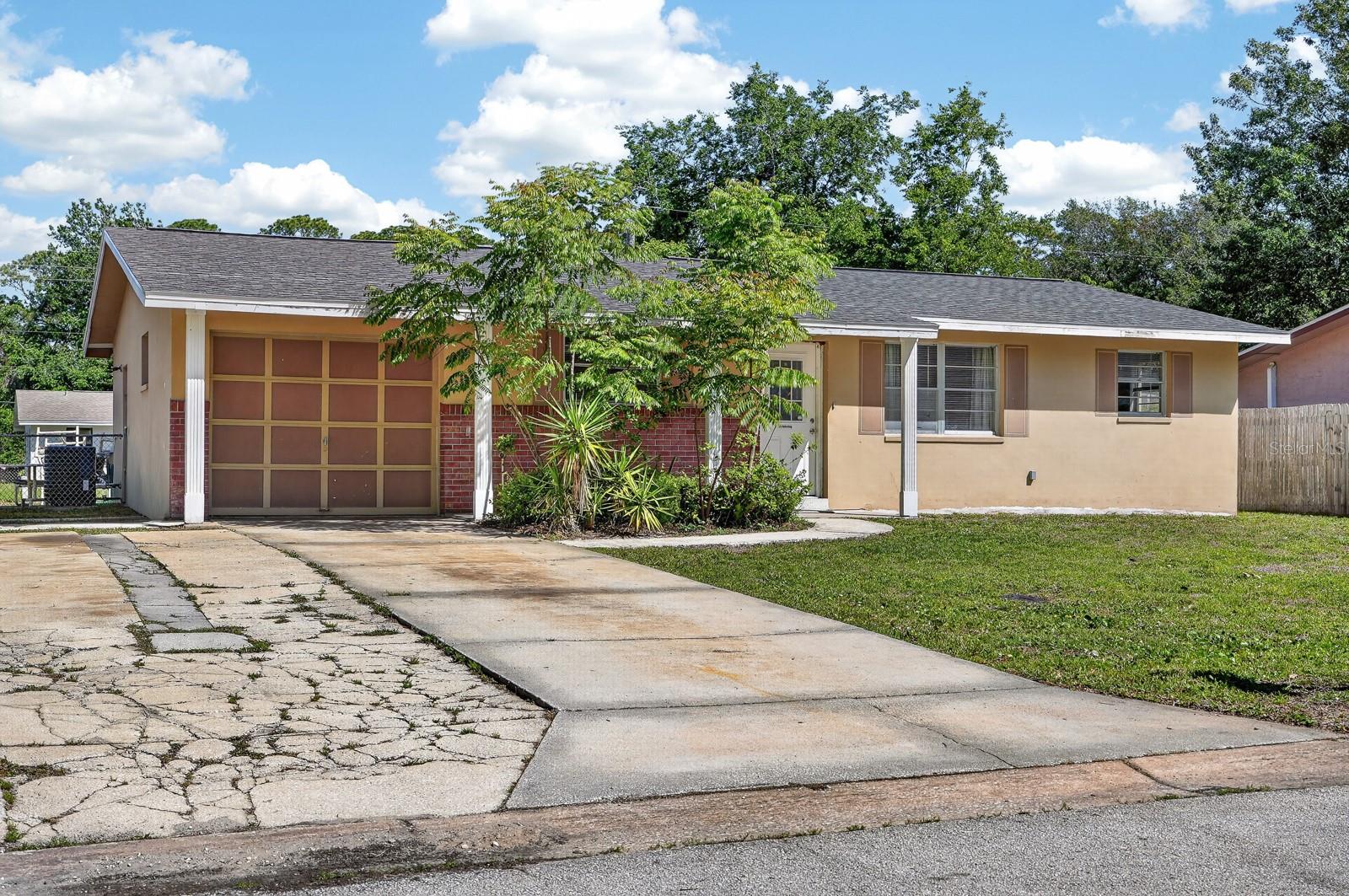 RIVIERA MANOR - Residential