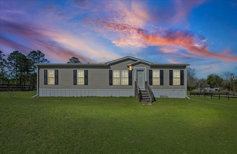 Photo of 6270 SE 147th Court, Morriston, FL 32668 (MLS # OM719361)