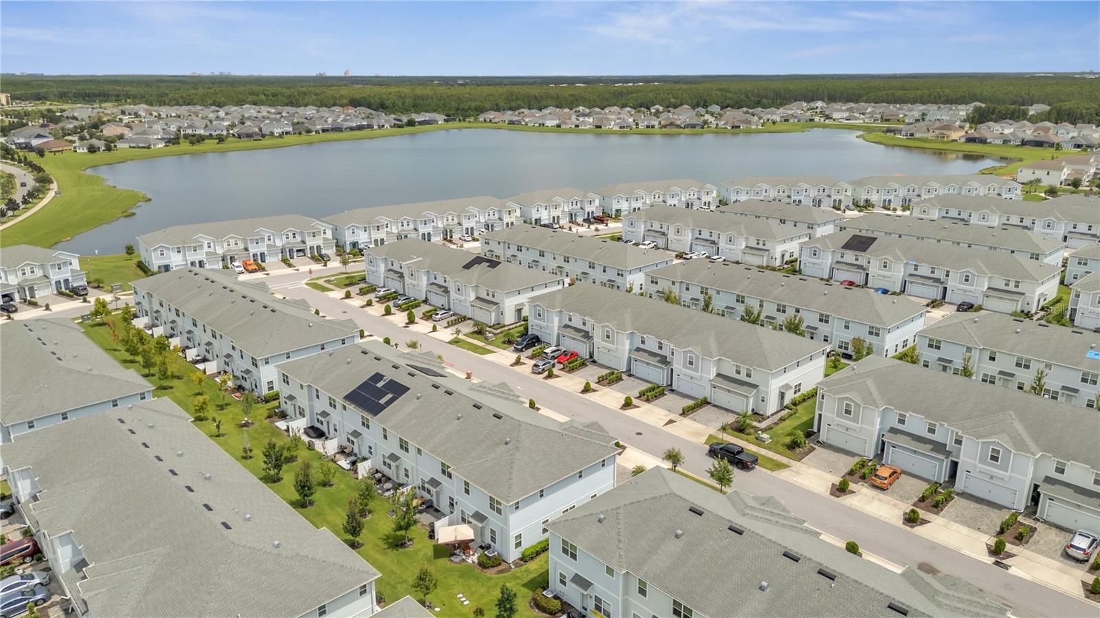 STOREY LAKE 25TH - Residential