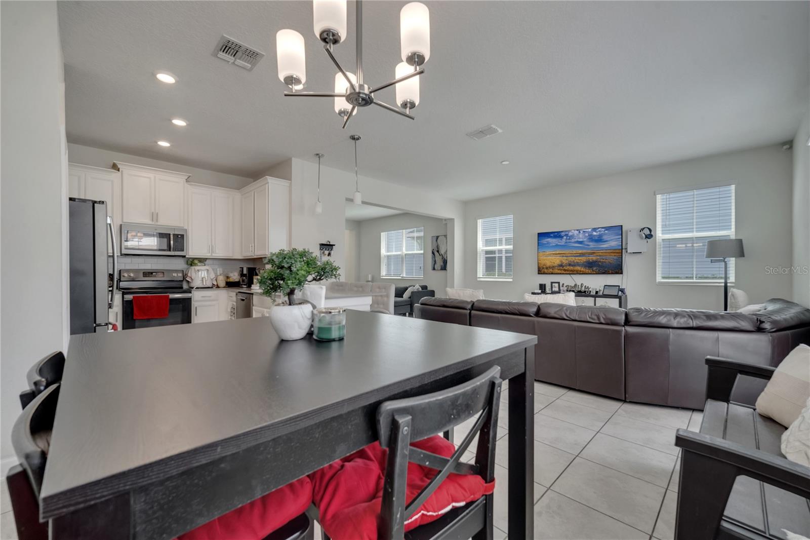 STOREY LAKE 25TH - Residential